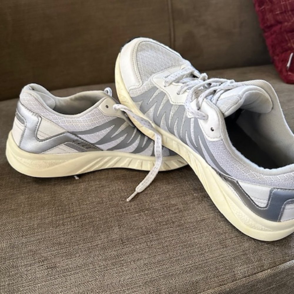 SAS Women's TEMPO  white Silver Athletic shoes 8W